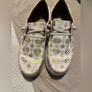 Ariat Cream and Gold Geometric Slip-Ons size 9